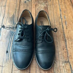 Johnston & Murphy boys cap toe Oxford
